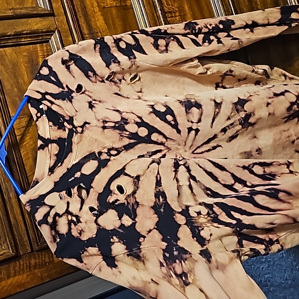 Gilded Intent Womens Xlg distressed tie dye sweatshirt. Super pretty & oversized - Picture 4 of 9